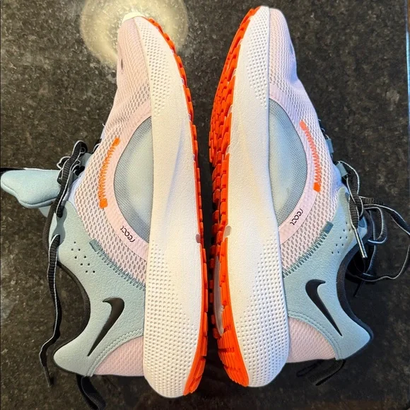 Nike React escape rn running shoes in lavender, light blue, orange and black. - Picture 6 of 9